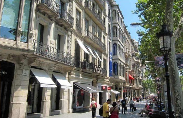El paseo de Gràcia repite como eje comercial con los alquileres más caros  de Barcelona