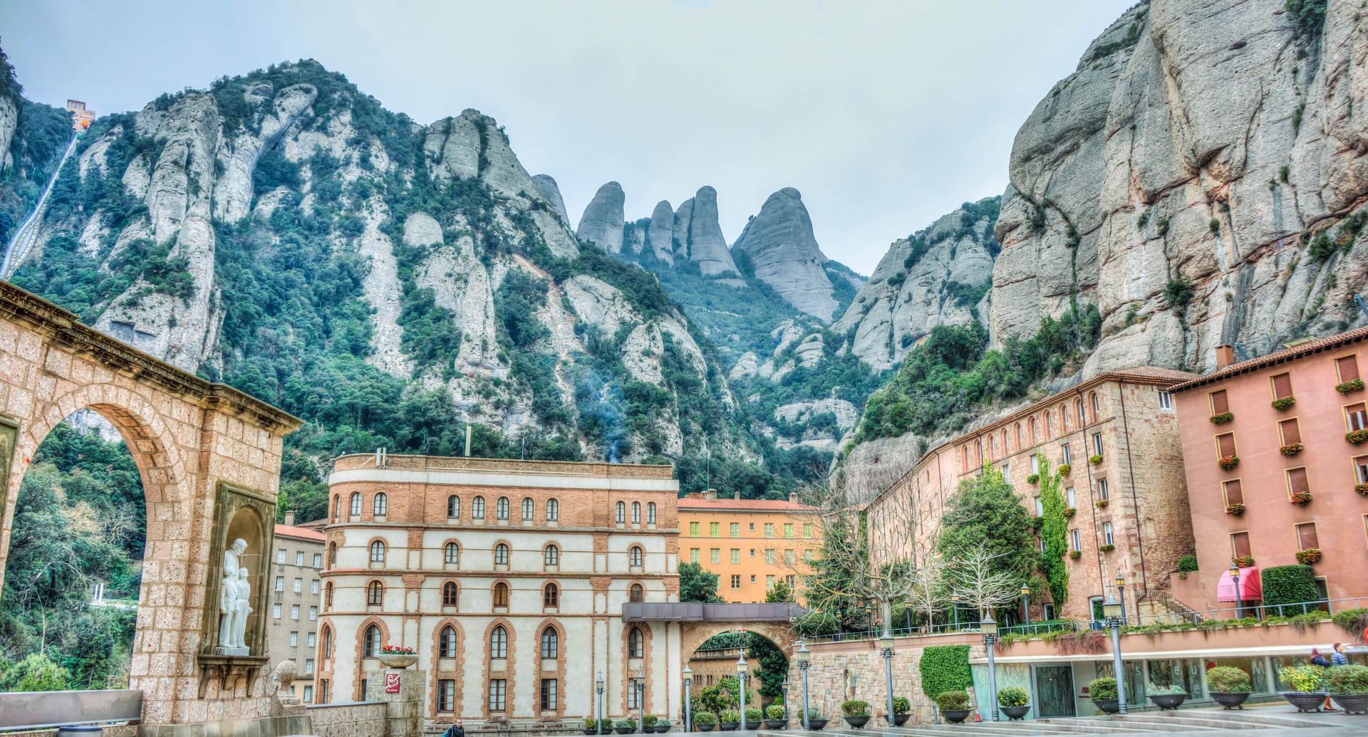 Lo Que Tienes Que Saber Para Visitar El Monasterio De Montserrat En