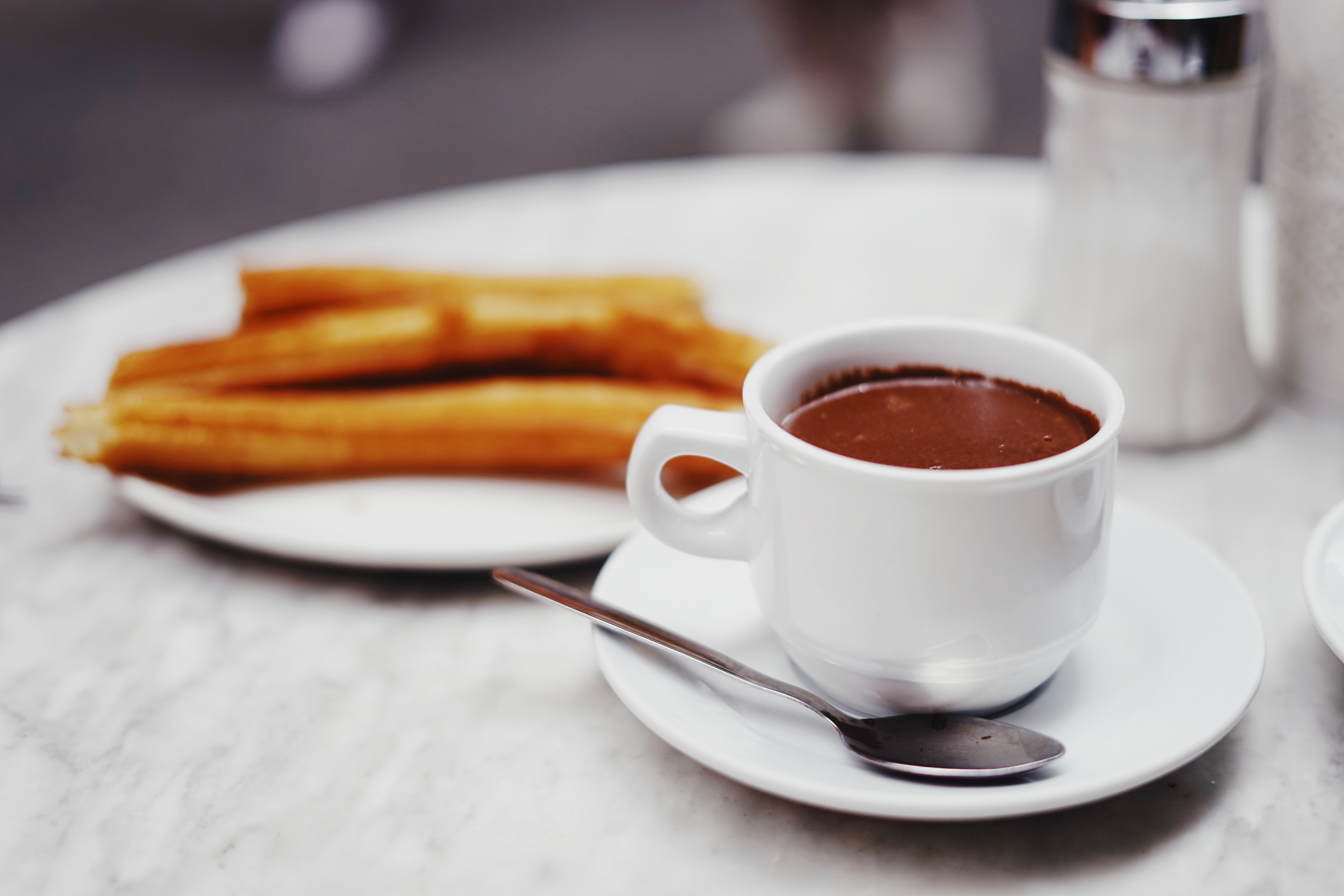 the-best-hot-chocolate-and-churros-in-barcelona-lugaris